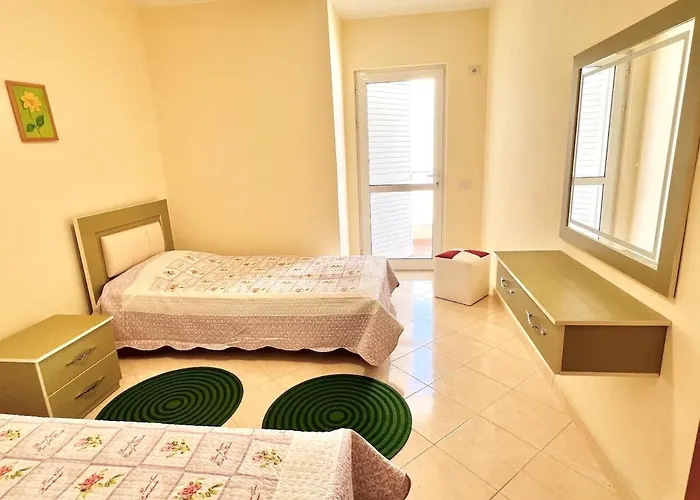 Sea La Vie - Beachfront Flat *