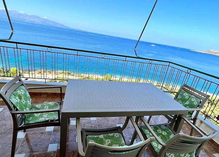 Sea La Vie - Beachfront Flat Sarandë